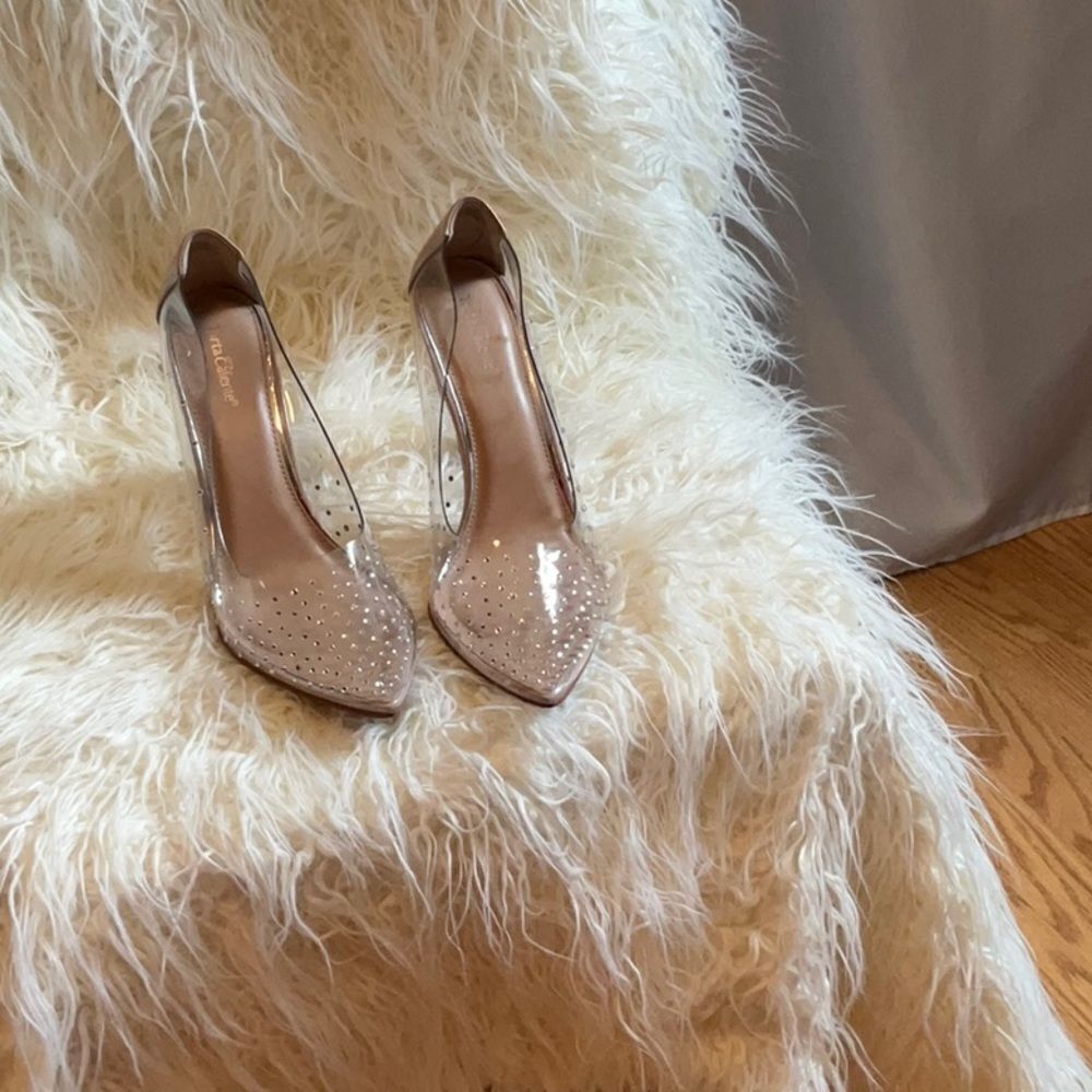 NUDE & CLEAR HEELS IN SIZE 9 1/2 BY TORTA CALIENTE WITH JEWELS ON UPPER - Picture 2 of 12